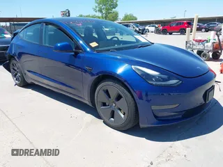 2021 Tesla Model 3 Standard Range Plus z VIN 5YJ3E1EA9MF027615, wystawiony jako IAAI lot #42072322 z przebiegiem 22 944 mil mil oraz . Historia ofert i sprzedaży dostępna na DreamBid. Obrazek 1.