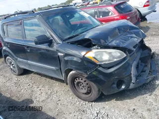 2013 Kia Soul with VIN KNDJT2A5XD7770253, listed as a IAAI auction lot 42012460 with 254,506 mi miles. Bid and sale history available at carsss.com. Image 1.