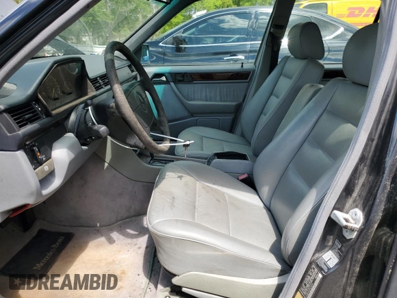 1995 Mercedes-Benz E Class with VIN WDBEA32E7SC246184, listed as a Copart auction lot 52570185 with 122,452 mi miles and Clean Title. Bid and sale history available at carsss.com. Image 7.