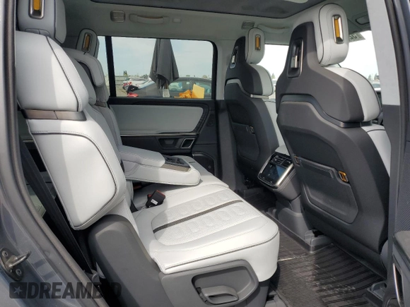 2023 Rivian R1S Adventure z VIN 7PDSGABA5PN010593, wystawiony jako Copart lot #52508835 z przebiegiem 16 962 mil mil oraz Szkody całkowita. Historia ofert i sprzedaży dostępna na DreamBid. Obrazek 11.