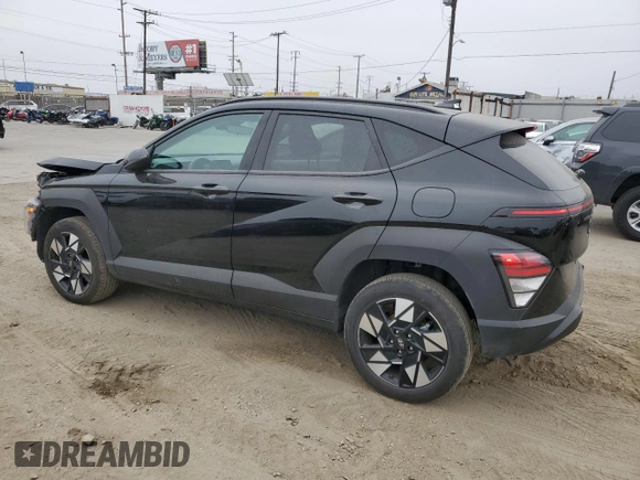2024 Hyundai Kona SEL z VIN KM8HBCAB9RU159499, wystawiony jako Copart lot #60731815 z przebiegiem 26 835 mil mil oraz Szkoda całkowita • Salvage title. Historia ofert i sprzedaży dostępna na DreamBid. Obrazek 2.