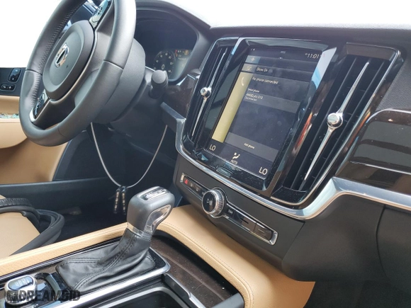2018 Volvo S90 Momentum with VIN LVY982AK4JP021656, listed as a Copart auction lot 58269813 with 61,778 mi miles. Bid and sale history available at carsss.com. Image 7.