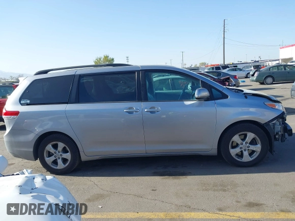 2013 Toyota Sienna LE AAS with VIN 5TDKK3DC6DS371126, listed as a IAAI auction lot 42006353 with 141,425 mi miles. Bid and sale history available at carsss.com. Image 13.