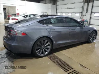 2022 Tesla Model S Plaid z VIN 5YJSA1E64NF460280, wystawiony jako Copart lot #60063745 z przebiegiem 42 387 mil mil oraz Szkoda całkowita • Salvage title. Historia ofert i sprzedaży dostępna na DreamBid. Obrazek 3.