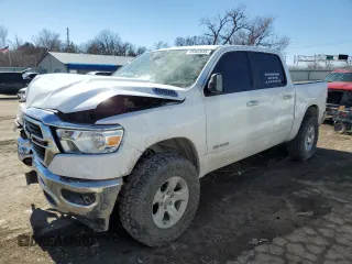 2020 Ram 1500 Big Horn z VIN 1C6SRFFT1LN332286, wystawiony jako Copart lot #45962685 z przebiegiem 103 167 mil mil oraz Szkoda całkowita • Salvage title. Historia ofert i sprzedaży dostępna na DreamBid. Obrazek 1.