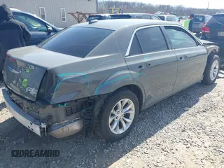 2019 Chrysler 300 Touring with VIN 2C3CCAAG0KH564997, listed as a IAAI auction lot 41852876 with 39,219 mi miles. Bid and sale history available at carsss.com. Image 4.