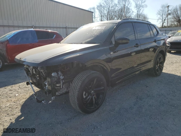 2024 Volkswagen Tiguan SE R-Line Black with VIN 3VVCB7AX0RM090094, listed as a Copart auction lot 42356495 with 2,604 mi miles and Salvage Title. Bid and sale history available at carsss.com. Image 1.