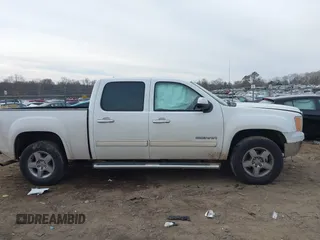 2010 GMC Sierra 1500 SLT z VIN 3GTRCWE00AG287606, wystawiony jako IAAI lot #41406243 z przebiegiem 218 866 mil mil oraz . Historia ofert i sprzedaży dostępna na DreamBid. Obrazek 14.