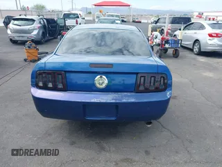 2007 Ford Mustang Deluxe z VIN 1ZVFT80N975241366, wystawiony jako IAAI lot #42408850 z przebiegiem 193 336 mil mil oraz . Historia ofert i sprzedaży dostępna na DreamBid. Obrazek 12.