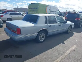 1997 Lincoln Town Car Executive z VIN 1LNLM81W4VY750458, wystawiony jako IAAI lot #41656839 z przebiegiem 150 569 mil mil oraz . Historia ofert i sprzedaży dostępna na DreamBid. Obrazek 4.