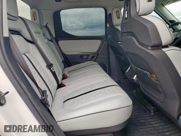 2022 Rivian R1T Adventure z VIN 7FCTGAAA8NN013508, wystawiony jako Copart lot #50834485 z przebiegiem Nie podano mil oraz Szkody całkowita. Historia ofert i sprzedaży dostępna na DreamBid. Obrazek 10.