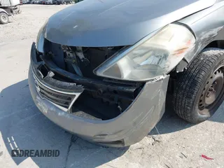 2010 Nissan Versa S z VIN 3N1BC1CP0AL358270, wystawiony jako IAAI lot #42203337 z przebiegiem 157 736 mil mil oraz . Historia ofert i sprzedaży dostępna na DreamBid. Obrazek 6.