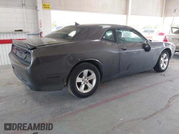 2018 Dodge Challenger SXT z VIN 2C3CDZAG5JH339596, wystawiony jako IAAI lot #42343718 z przebiegiem 62 113 mil mil oraz . Historia ofert i sprzedaży dostępna na DreamBid. Obrazek 4.
