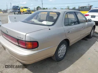 1993 Toyota Camry LE with VIN JT2SK12E6P0122365, listed as a IAAI auction lot 41977260 with 162,971 mi miles. Bid and sale history available at carsss.com. Image 4.