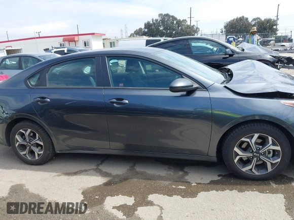 2020 Kia Forte LXS with VIN 3KPF24AD9LE165263, listed as a IAAI auction lot 41808794 with 71,217 mi miles. Bid and sale history available at carsss.com. Image 13.
