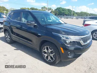 2021 Kia Seltos EX z VIN KNDERCAA5M7207873, wystawiony jako IAAI lot #42187364 z przebiegiem 18 234 mil mil oraz . Historia ofert i sprzedaży dostępna na DreamBid. Obrazek 1.