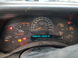 2005 GMC Sierra 3500 DRW Work Trk z VIN 1GTJK33235F863716, wystawiony jako Copart lot #84085004 z przebiegiem 233 369 mil mil oraz Szkoda całkowita • Salvage title. Historia ofert i sprzedaży dostępna na DreamBid. Obrazek 9.