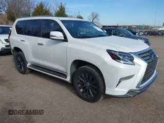 2020 Lexus GX 460 Premium z VIN JTJAM7BX9L5256329, wystawiony jako IAAI lot #41752935 z przebiegiem 84 822 mil mil oraz . Historia ofert i sprzedaży dostępna na DreamBid. Obrazek 1.