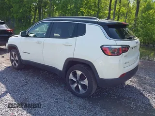 2018 Jeep Compass Latitude z VIN 3C4NJDBB2JT281182, wystawiony jako IAAI lot #42392069 z przebiegiem 112 758 mil mil oraz . Historia ofert i sprzedaży dostępna na DreamBid. Obrazek 3.