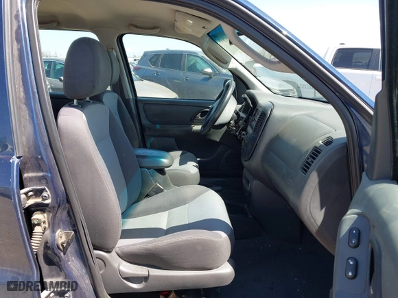 2003 Ford Escape XLS Popular with VIN 1FMYU92143KB89726, listed as a IAAI auction lot 42002613 with 95,586 mi miles. Bid and sale history available at carsss.com. Image 5.