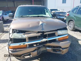 2004 Chevrolet Blazer LS z VIN 1GNDT13X24K167825, wystawiony jako IAAI lot #41976732 z przebiegiem 142 647 mil mil oraz . Historia ofert i sprzedaży dostępna na DreamBid. Obrazek 6.