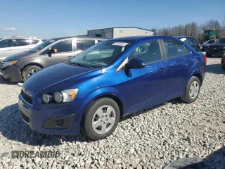 2013 Chevrolet Sonic LS z VIN 1G1JA5SH4D4170385, wystawiony jako Copart lot #53424445 z przebiegiem 73 063 mil mil oraz Czysty tytuł • Clean title. Historia ofert i sprzedaży dostępna na DreamBid. Obrazek 1.
