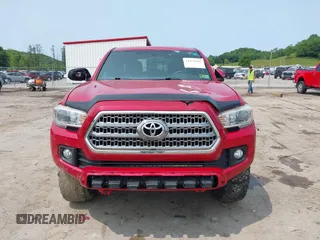2017 Toyota Tacoma SR5 z VIN 3TMCZ5AN5HM066093, wystawiony jako IAAI lot #42370102 z przebiegiem 115 327 mil mil oraz . Historia ofert i sprzedaży dostępna na DreamBid. Obrazek 12.