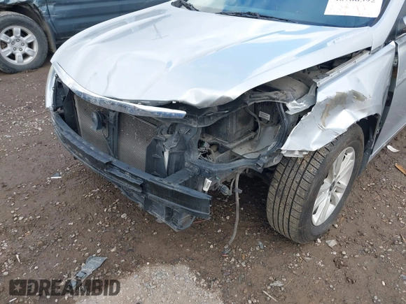 2013 Hyundai Sonata GLS with VIN 5NPEB4AC3DH693395, listed as a IAAI auction lot 40786592 with 147,774 mi miles and . Bid and sale history available at carsss.com. Image 6.