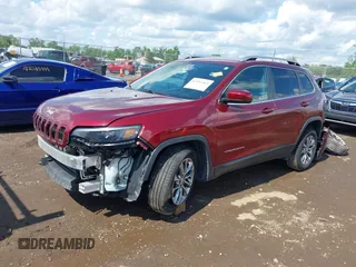 2019 Jeep Cherokee Latitude Plus z VIN 1C4PJLLN2KD147453, wystawiony jako IAAI lot #42552461 z przebiegiem 84 456 mil mil oraz . Historia ofert i sprzedaży dostępna na DreamBid. Obrazek 18.