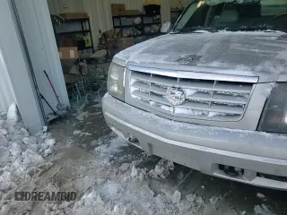 2004 Cadillac Escalade EXT z VIN 3GYEK62N34G324955, wystawiony jako Copart lot #87479764 z przebiegiem 218 127 mil mil oraz Szkody całkowita. Historia ofert i sprzedaży dostępna na DreamBid. Obrazek 11.