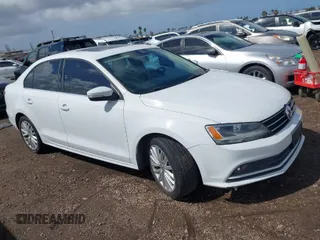2015 Volkswagen Jetta SE z VIN 3VWD17AJXFM409527, wystawiony jako IAAI lot #41919004 z przebiegiem 101 759 mil mil oraz . Historia ofert i sprzedaży dostępna na DreamBid. Obrazek 1.