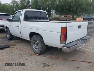 1995 Nissan Frontier z VIN 1N6SD11S5SC362519, wystawiony jako IAAI lot #42034630 z przebiegiem 239 479 mil mil oraz . Historia ofert i sprzedaży dostępna na DreamBid. Obrazek 3.