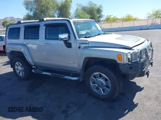 2007 Hummer H3 SUV with VIN 5GTDN13E178197698, listed as a IAAI auction lot 42153746 with 215,605 mi miles. Bid and sale history available at carsss.com. Image 6.