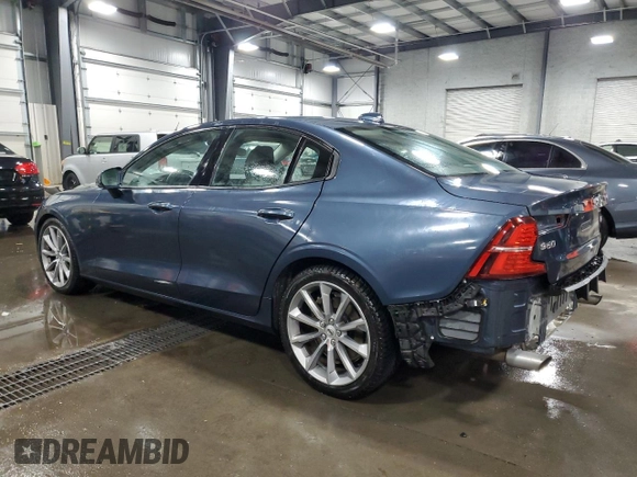 2019 Volvo S60 Momentum with VIN 7JRA22TK1KG001516, listed as a Copart auction lot 82904434 with 33,912 mi miles and Salvage Title. Bid and sale history available at carsss.com. Image 2.