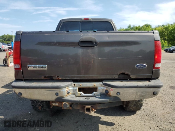 2006 Ford F-250 XL z VIN 1FTSX21PX6EA04242, wystawiony jako Copart lot #59104995 z przebiegiem 157 947 mil mil oraz Czysty tytuł • Clean title. Historia ofert i sprzedaży dostępna na DreamBid. Obrazek 6.