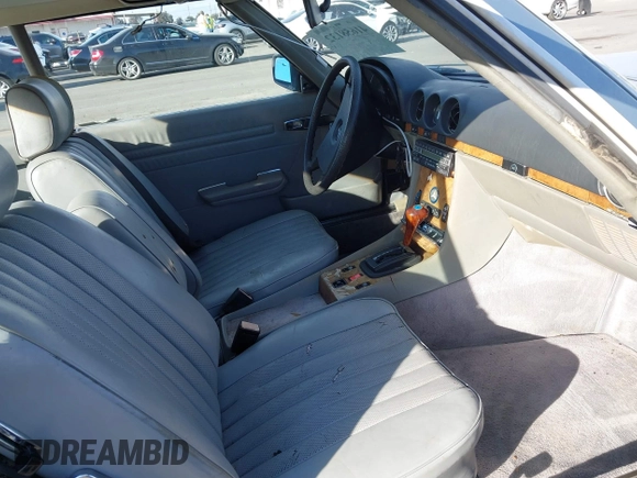 1985 Mercedes-Benz 380 z VIN WDBBA45C5FA029222, wystawiony jako IAAI lot #41658132 z przebiegiem 129 548 mil mil oraz . Historia ofert i sprzedaży dostępna na DreamBid. Obrazek 5.