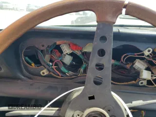 1973 FIAT 124 Spider z VIN 124CS0065983, wystawiony jako Copart lot #57913365 z przebiegiem Nie podano mil oraz Tytuł czysty. Historia ofert i sprzedaży dostępna na DreamBid. Obrazek 9.