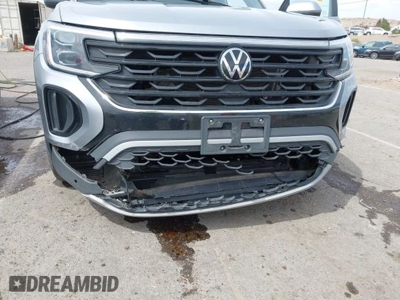 2024 Volkswagen Atlas SE с VIN 1V2HE2CA9RC235656, выставлен на аукционе IAAI как лот 42203072 с пробегом 31 500 миль миль и . История ставок и продаж доступна на DreamBid. Изображение 6.