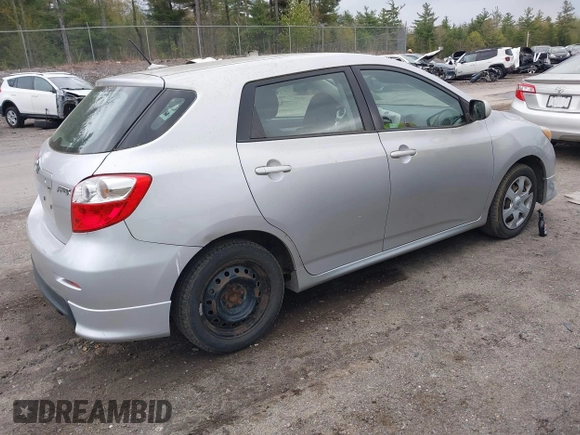 2010 Toyota Matrix z VIN 2T1KU4EE3AC274566, wystawiony jako IAAI lot #42201701 z przebiegiem 107 108 mil mil oraz . Historia ofert i sprzedaży dostępna na DreamBid. Obrazek 4.