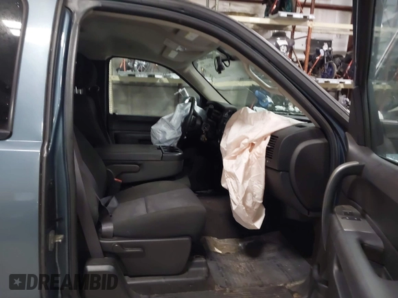 2013 Chevrolet Silverado 1500 LT with VIN 1GCRKSE70DZ137623, listed as a IAAI auction lot 41176402 with 134,194 mi miles and . Bid and sale history available at DreamBid. Image 5.