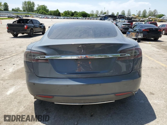 2014 Tesla Model S 60 z VIN 5YJSA1H13EFP36058, wystawiony jako Copart lot #57041725 z przebiegiem Nie podano mil oraz Szkoda całkowita • Salvage title. Historia ofert i sprzedaży dostępna na DreamBid. Obrazek 6.