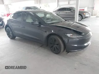 2024 Tesla Model 3 z VIN 5YJ3E1EA3RF870295, wystawiony jako IAAI lot #42124488 z przebiegiem 9 580 mil mil oraz . Historia ofert i sprzedaży dostępna na DreamBid. Obrazek 1.
