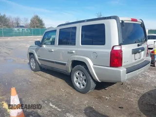 2007 Jeep Commander Sport z VIN 1J8HG48KX7C669647, wystawiony jako IAAI lot #41607617 z przebiegiem 333 861 mil mil oraz . Historia ofert i sprzedaży dostępna na DreamBid. Obrazek 3.