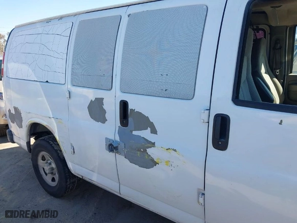 2008 Chevrolet Express Cargo Van with VIN 1GCFG15X281178354, listed as a IAAI auction lot 41827697 with 156,535 mi miles. Bid and sale history available at carsss.com. Image 16.