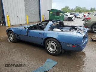 1985 Chevrolet Corvette z VIN 1G1YY078XF5137751, wystawiony jako Copart lot #57303635 z przebiegiem 21 826 mil mil oraz Szkody całkowita. Historia ofert i sprzedaży dostępna na DreamBid. Obrazek 2.