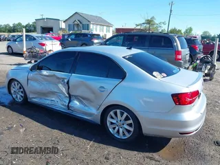 2015 Volkswagen Jetta GLI SEL с VIN 3VW4S7AJXFM345552, выставлен на аукционе IAAI как лот 42202133 с пробегом 111 303 миль миль и . История ставок и продаж доступна на DreamBid. Изображение 3.