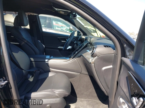 2024 Mercedes-Benz GLC 300 z VIN W1NKM4HB2RF190431, wystawiony jako IAAI lot #41859830 z przebiegiem 7 259 mil mil oraz . Historia ofert i sprzedaży dostępna na DreamBid. Obrazek 5.