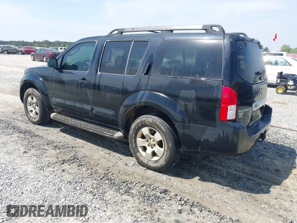2006 Nissan Pathfinder SE z VIN 5N1AR18U16C628143, wystawiony jako IAAI lot #42113411 z przebiegiem 254 889 mil mil oraz . Historia ofert i sprzedaży dostępna na DreamBid. Obrazek 3.