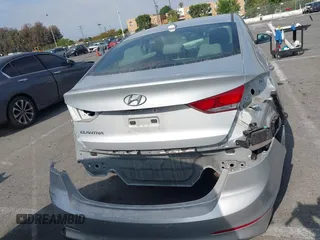 2018 Hyundai Elantra SEL z VIN 5NPD84LFXJH305253, wystawiony jako IAAI lot #42078772 z przebiegiem 122 065 mil mil oraz . Historia ofert i sprzedaży dostępna na DreamBid. Obrazek 17.