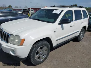2005 Jeep Grand Cherokee Limited with VIN 1J8HR58235C699098, listed as a IAAI auction lot 41911441 with 123,984 mi miles. Bid and sale history available at carsss.com. Image 2.